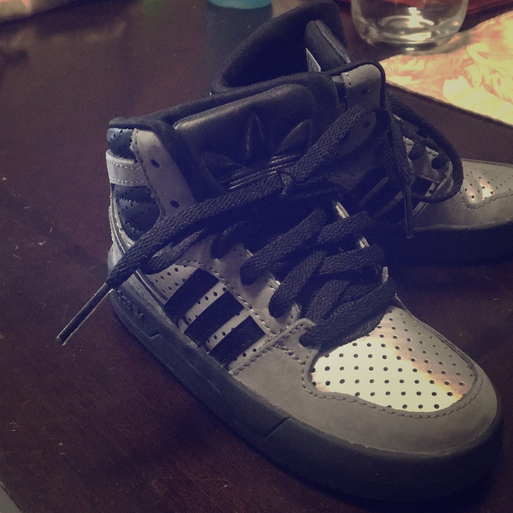 Kids Adidas (Toddler 7)